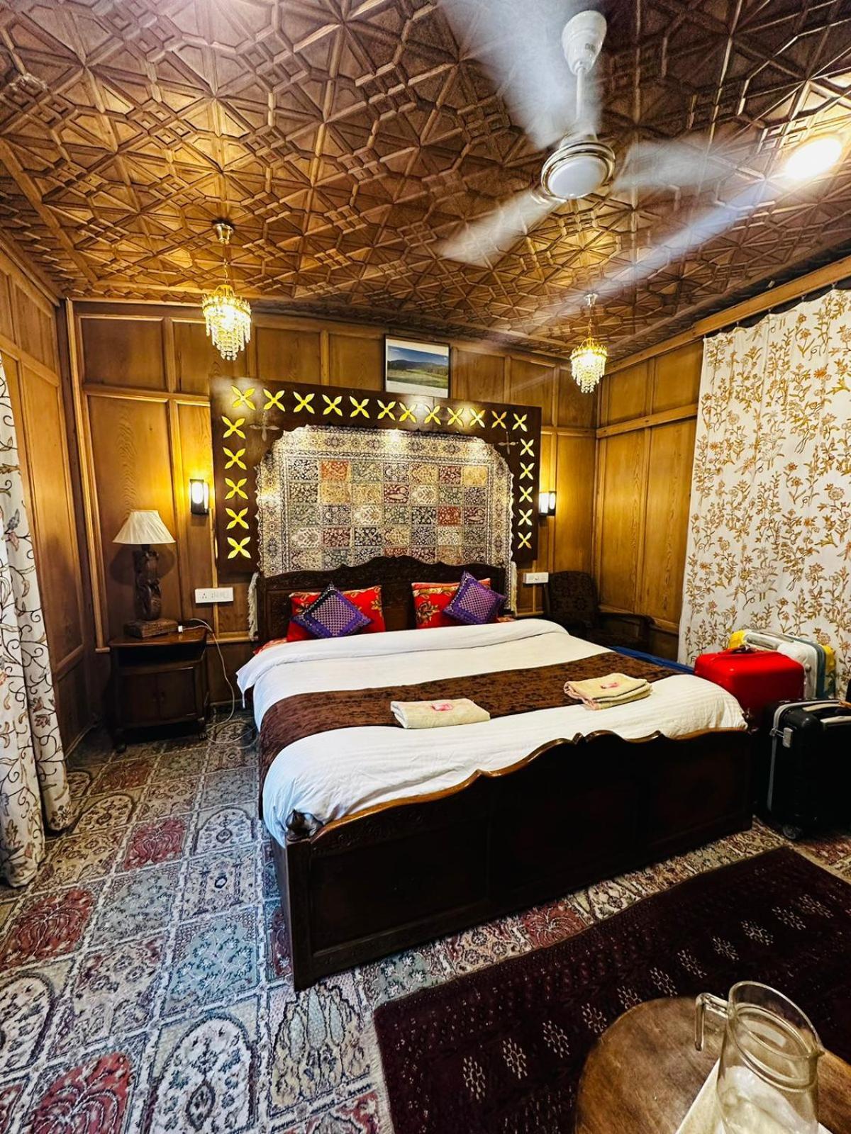 Floating Luxury Group Of Houseboats Hotel Srinagar  Ngoại thất bức ảnh
